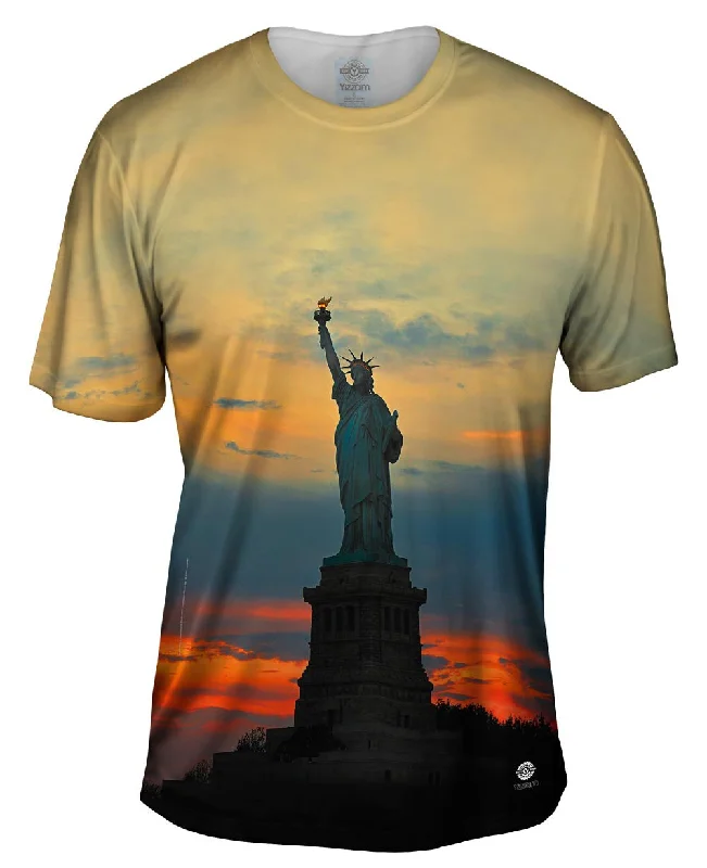 Street Art T-shirt-Statue Of Liberty Golden Sunset